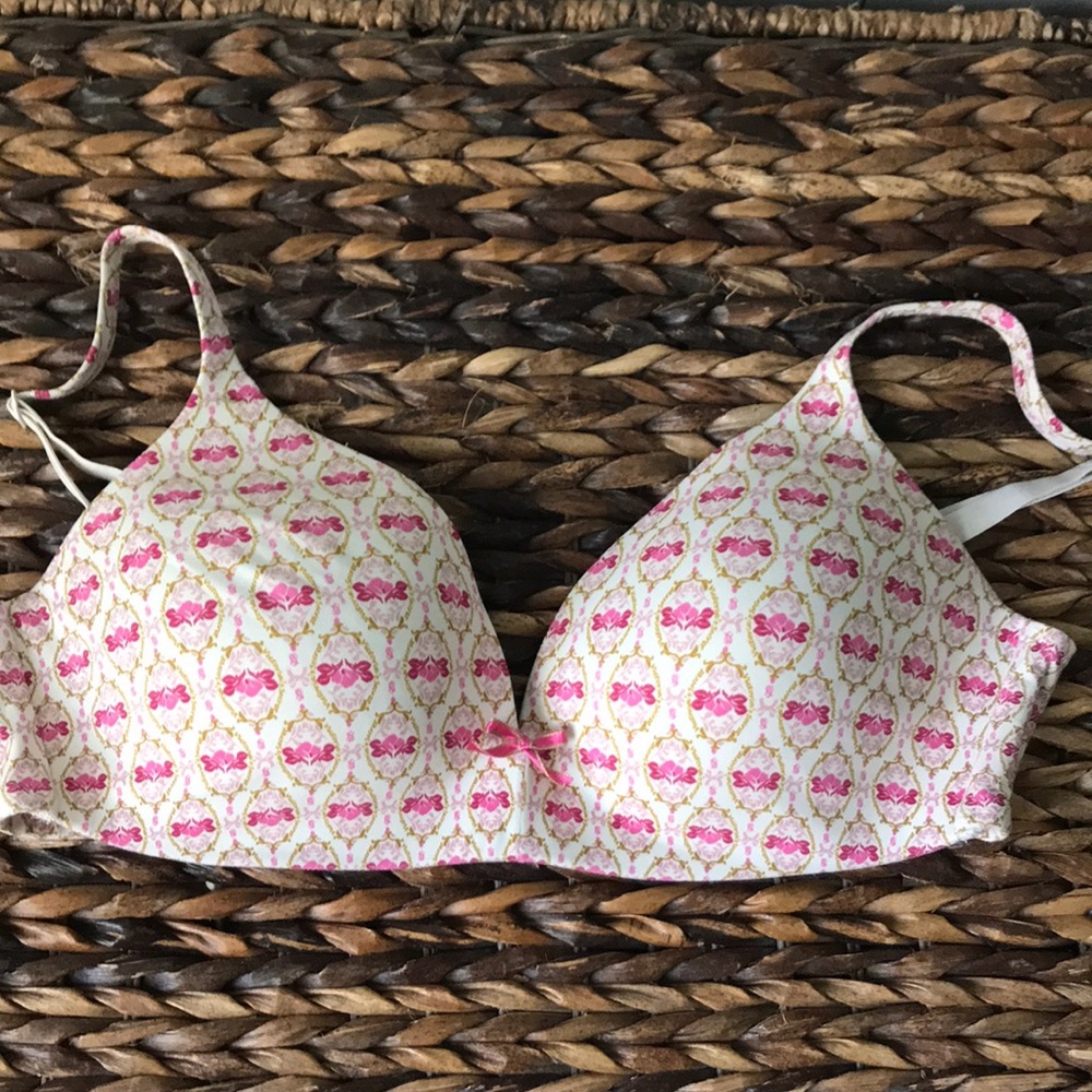 Victoria’s Secret 34D IPEX Lined No Wire bra